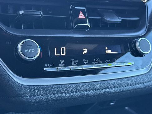 Certified 2025 Toyota Corolla SE w/ Convenience Package image 20