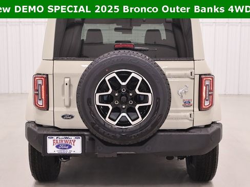New 2025 Ford Bronco Outer Banks image 7