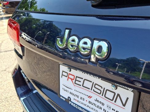 Certified 2017 Jeep Grand Cherokee Limited AWD/4WD image 32