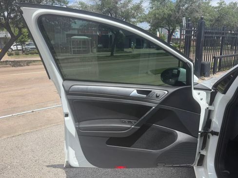 Used 2018 Volkswagen Golf SE FWD image 6