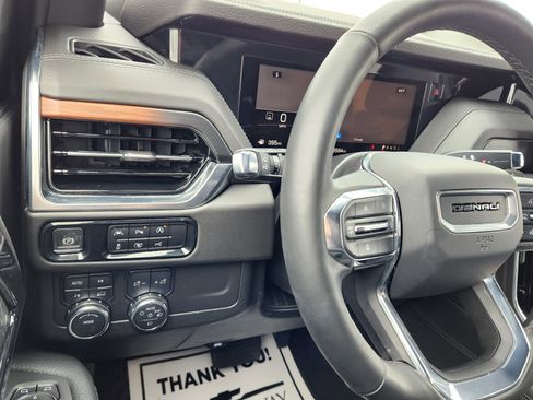 Used 2025 GMC Yukon XL Denali image 25