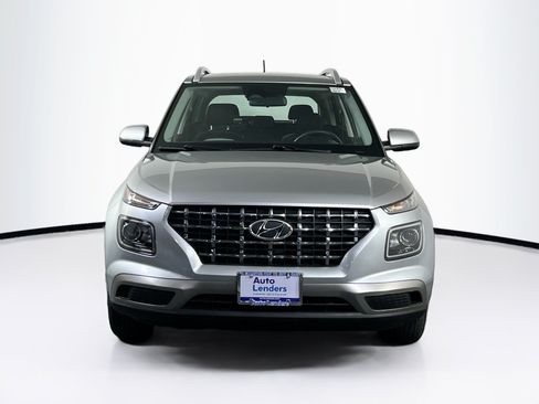 Used 2023 Hyundai Venue SEL FWD image 2