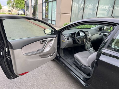 Used 2013 Hyundai Elantra FWD image 7