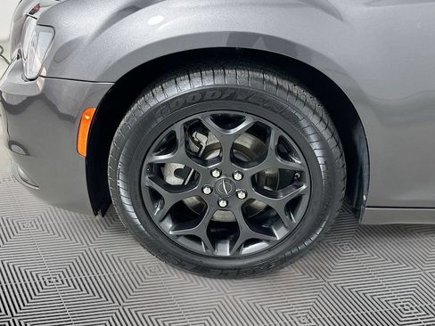 Used 2022 Chrysler 300 Touring w/ Sport Appearance Package AWD/4WD image 28