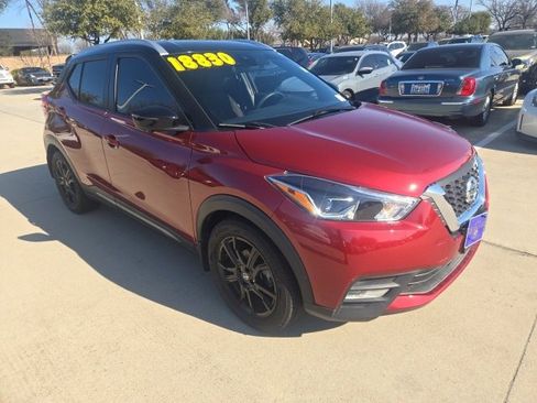 Used 2020 Nissan Kicks SR image 1