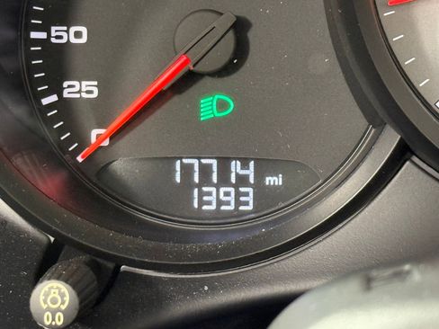 Used 2018 Porsche 718 Boxster S image 28