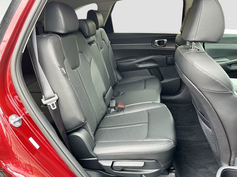 Certified 2025 Kia Sorento S w/ Panoramic Sunroof Package image 34