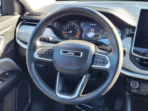 Used 2022 Jeep Compass Latitude AWD/4WD image 12