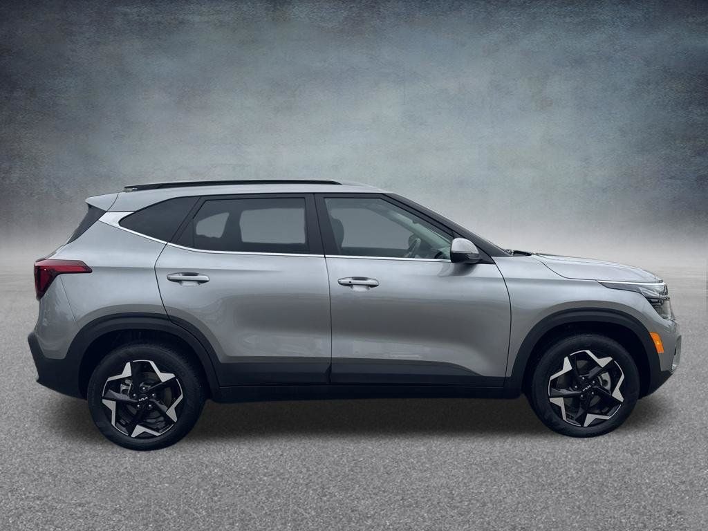 Used 2024 Kia Seltos EX AWD/4WD image 4