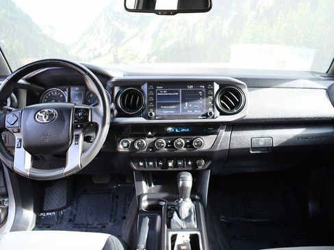 Certified 2021 Toyota Tacoma TRD Off-Road image 18