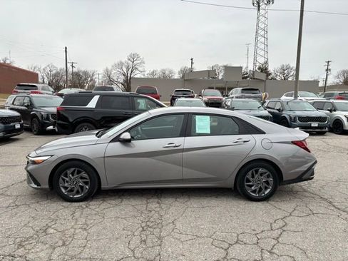 Used 2024 Hyundai Elantra SEL image 8