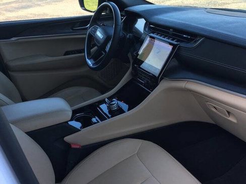 Used 2023 Jeep Grand Cherokee Limited image 26