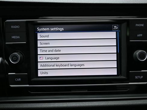 Used 2019 Volkswagen Jetta SE w/ Cold Weather Package image 24