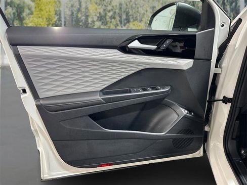 Used 2024 Volkswagen Taos S image 17