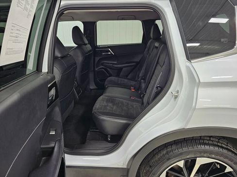 Used 2024 Mitsubishi Outlander SE AWD/4WD image 12
