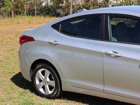 Used 2013 Hyundai Elantra GLS w/ Preferred Pkg image 5