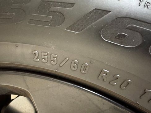 Used 2022 Land Rover Defender 110 SE image 27