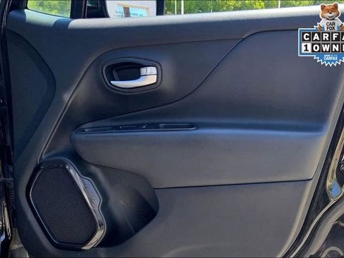 Used 2018 Jeep Renegade Altitude FWD image 22