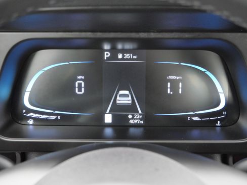 Certified 2025 Hyundai Elantra Sport image 22