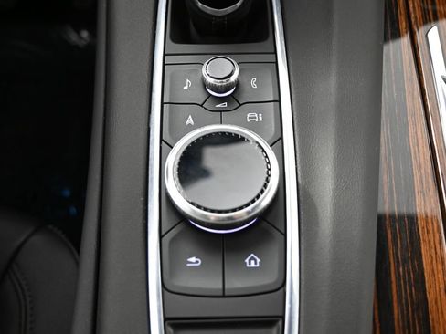 Used 2024 Cadillac Escalade ESV Luxury w/ LPO, Floor Liner Package AWD/4WD image 35
