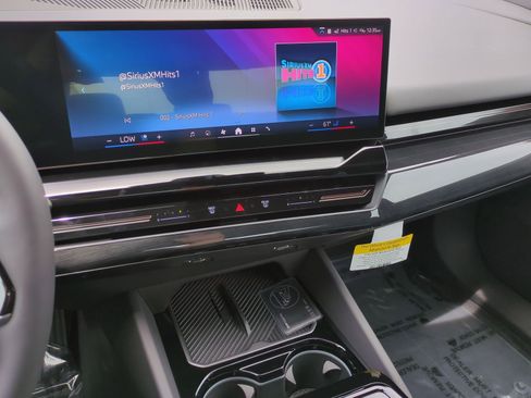 Certified 2026 BMW 530i xDrive w/ Premium Package image 28