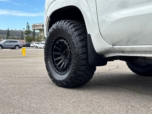 Used 2022 Nissan Frontier SV image 6