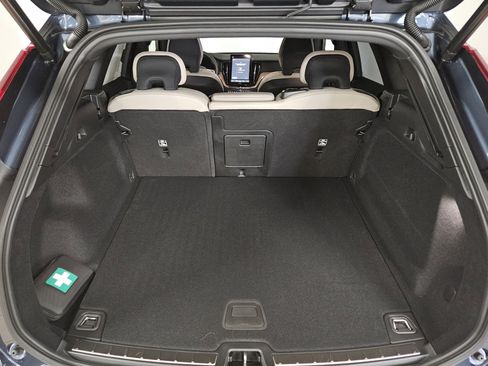 New 2026 Volvo XC60 B5 Plus w/ Protection Package Premier AWD/4WD image 18