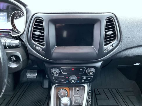 Used 2019 Jeep Compass Latitude AWD/4WD image 14