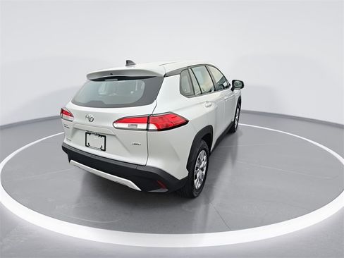 Used 2025 Toyota Corolla Cross L image 8