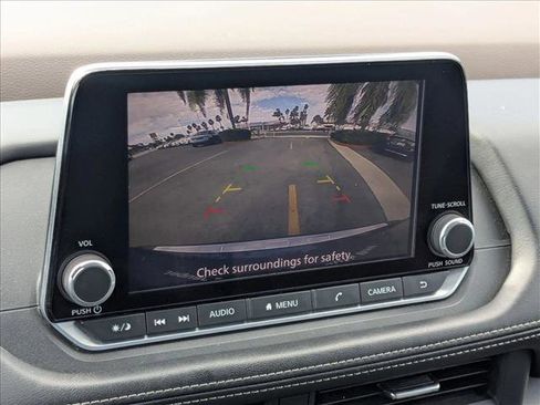 Used 2023 Nissan Rogue SV image 13