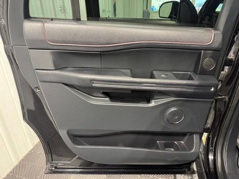 Used 2022 Ford Expedition Max Limited image 15
