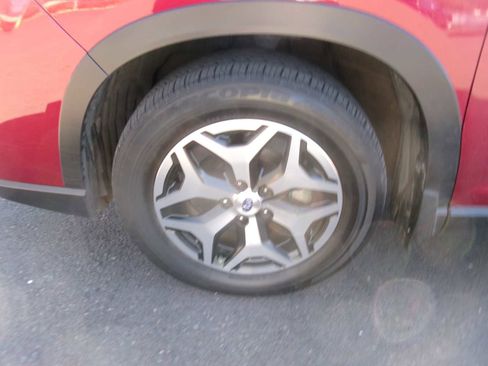 Used 2020 Subaru Forester Premium image 10