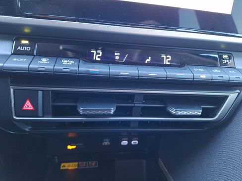 Used 2025 Toyota Camry LE image 27