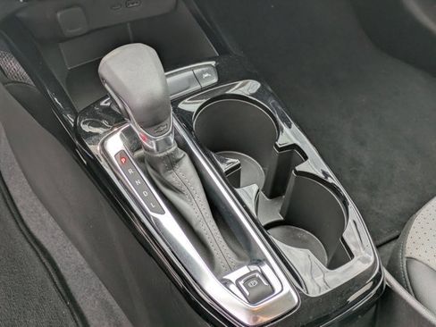 Used 2025 Chevrolet Trax LT FWD image 11