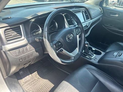 Used 2016 Toyota Highlander XLE AWD/4WD image 30