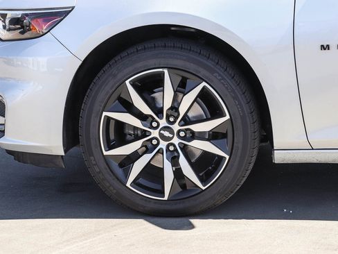 Used 2018 Chevrolet Malibu LT FWD image 9