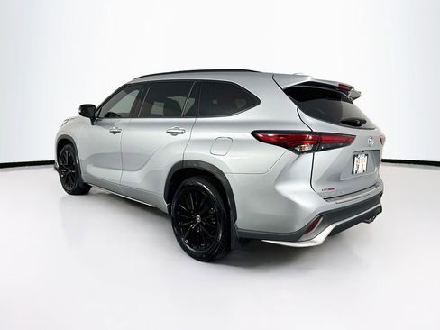 Used 2023 Toyota Highlander XSE FWD image 7