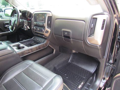Used 2015 GMC Sierra 2500 Denali w/ Duramax Plus Package AWD/4WD image 16