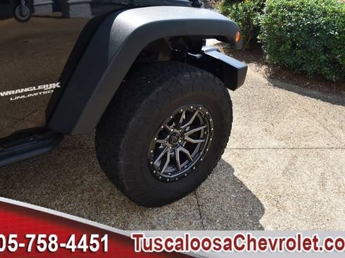 Used 2018 Jeep Wrangler Unlimited Rubicon w/ Connectivity Group AWD/4WD image 15