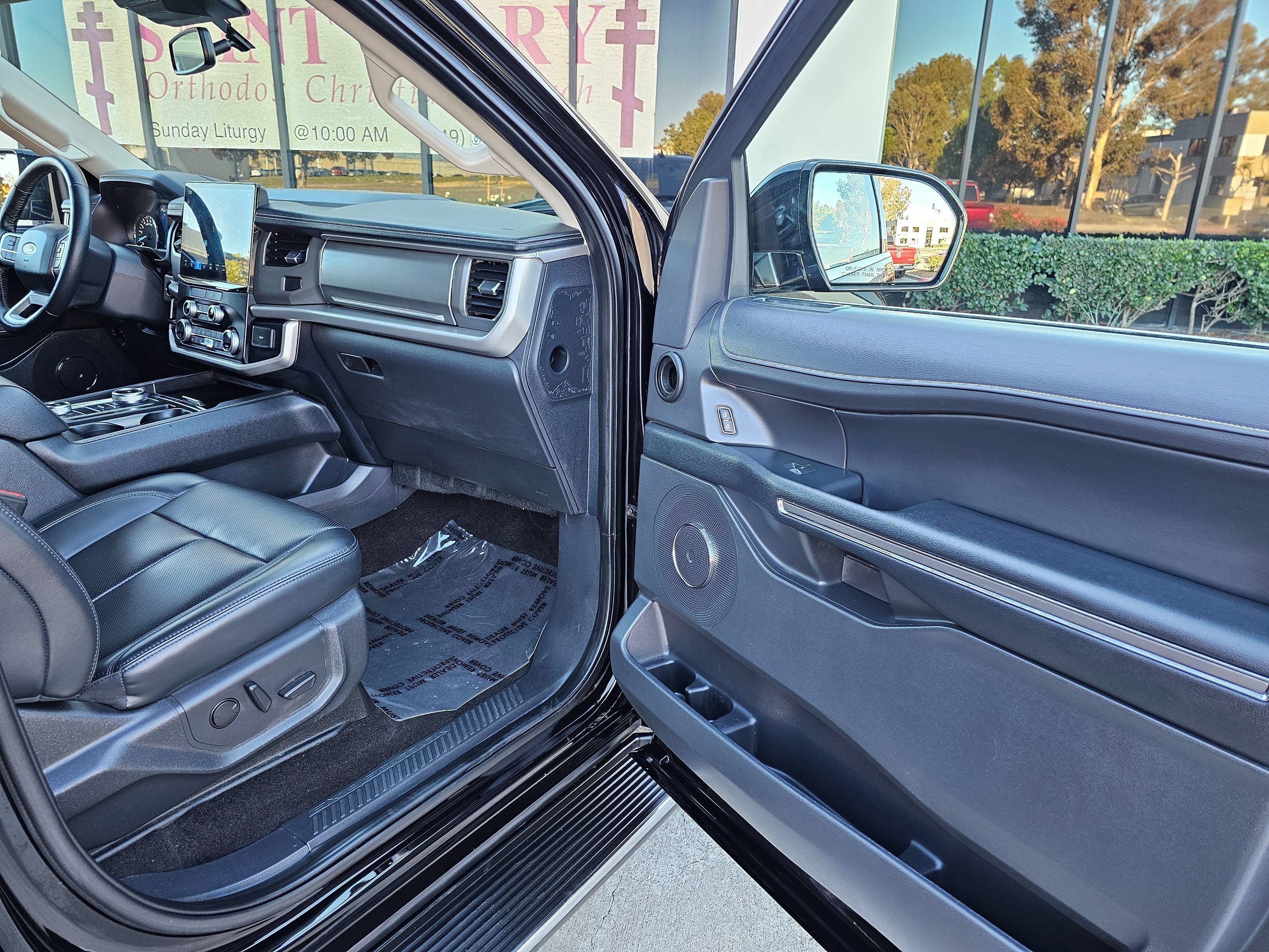 Used 2022 Ford Expedition XLT AWD/4WD image 32