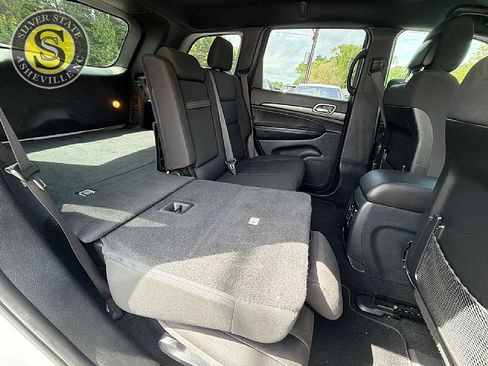 Used 2019 Jeep Grand Cherokee Laredo AWD/4WD image 21