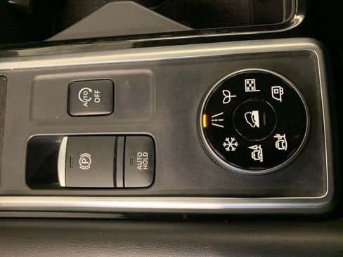 Used 2024 Nissan Pathfinder SL AWD/4WD image 35