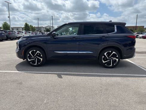 Used 2022 Mitsubishi Outlander SE FWD image 2