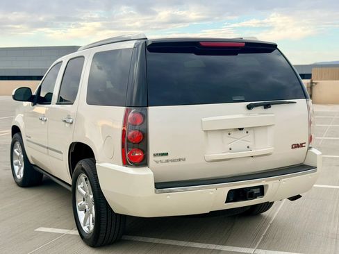 Used 2011 GMC Yukon Denali RWD image 3
