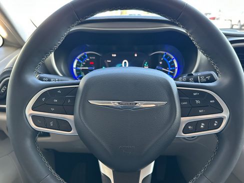 Used 2023 Chrysler Pacifica Touring-L FWD image 24