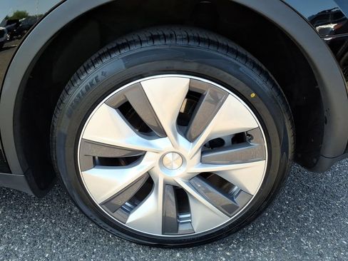 Used 2023 Tesla Model Y Long Range AWD/4WD image 13