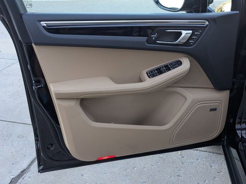 New 2026 Porsche Macan image 13