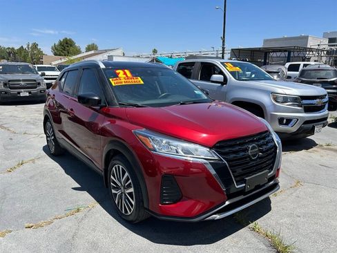 Used 2021 Nissan Kicks SV FWD image 2