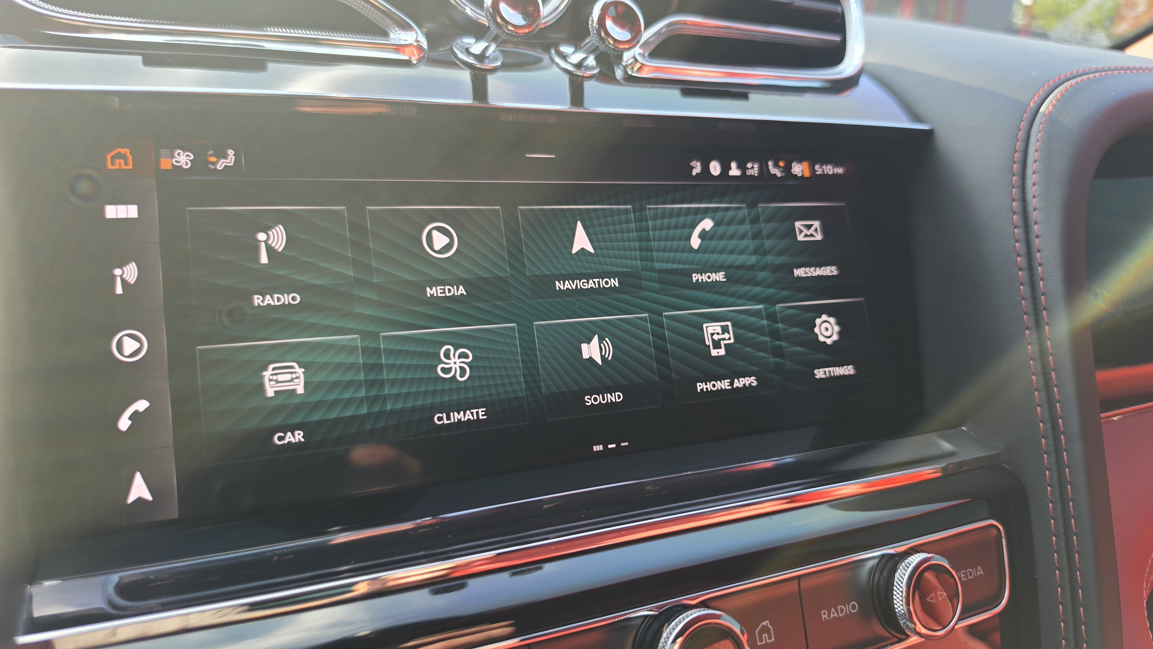 Used 2022 Bentley Bentayga AWD/4WD image 44