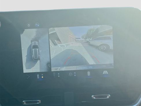 Used 2025 Chevrolet Equinox LT w/ Safety and Technology Package image 14